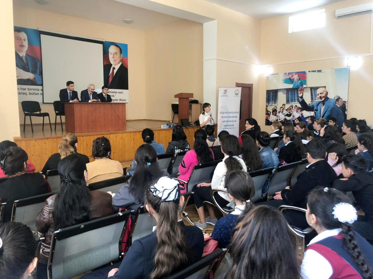 Ümumtəhsil məktəblərində peşəyönümü tədbirlərinə başlanılıb