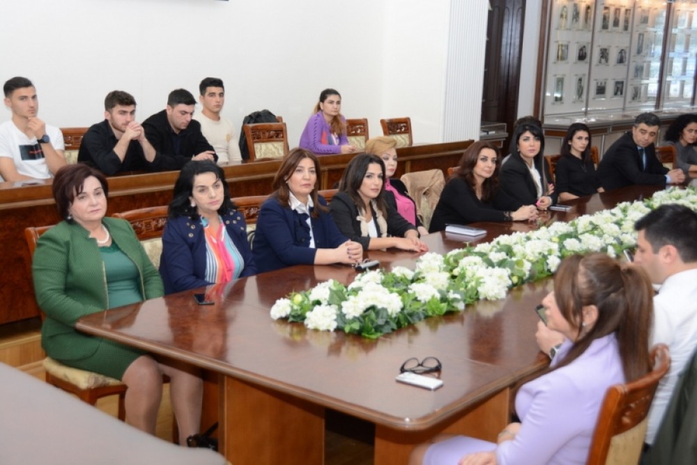 UNEC-də sahibkarlıq subyektlərinin fəaliyyətinə dair müzakirələr aparılıb  