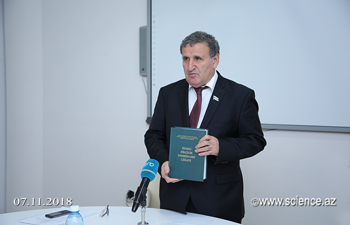 “İzahlı dilçilik terminləri lüğəti” təqdim edildi 