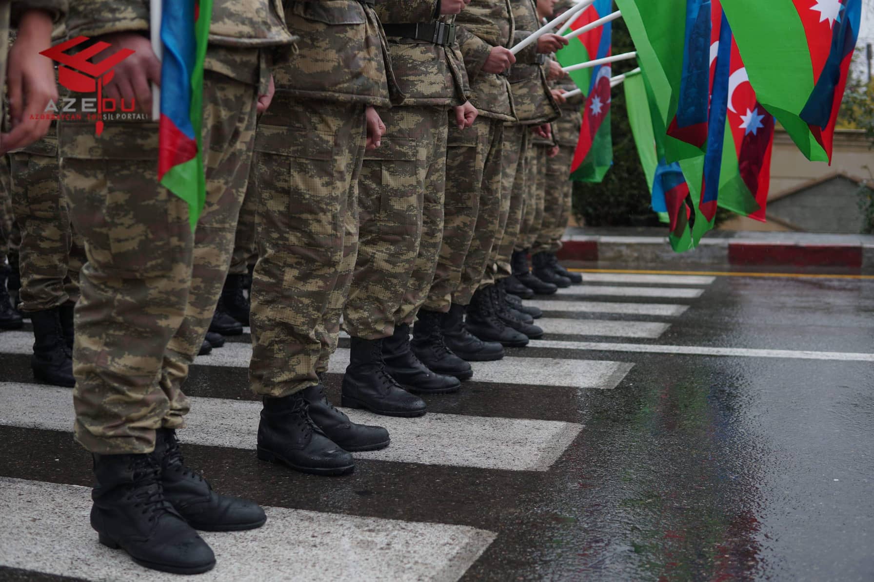 Bayraq gününün qürurlandırıcı fotoları  - AzEdu.az pəncərəsindən milli kimliyin 3 rəngi