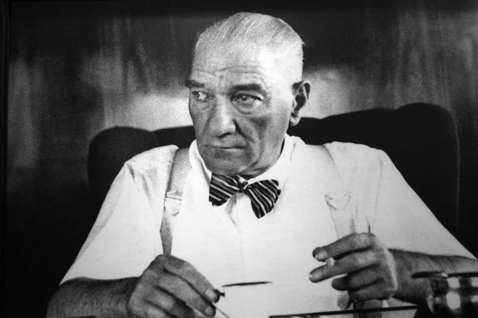 Türkiyədə şagirdlər üçün Həndəsə kitabının müəllifi -Mustafa Kamal Atatürk - VİDEO