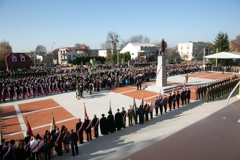 Polşa məktəblərindən birinin kitabxanasına 55 adda kitab hədiyyə olunub