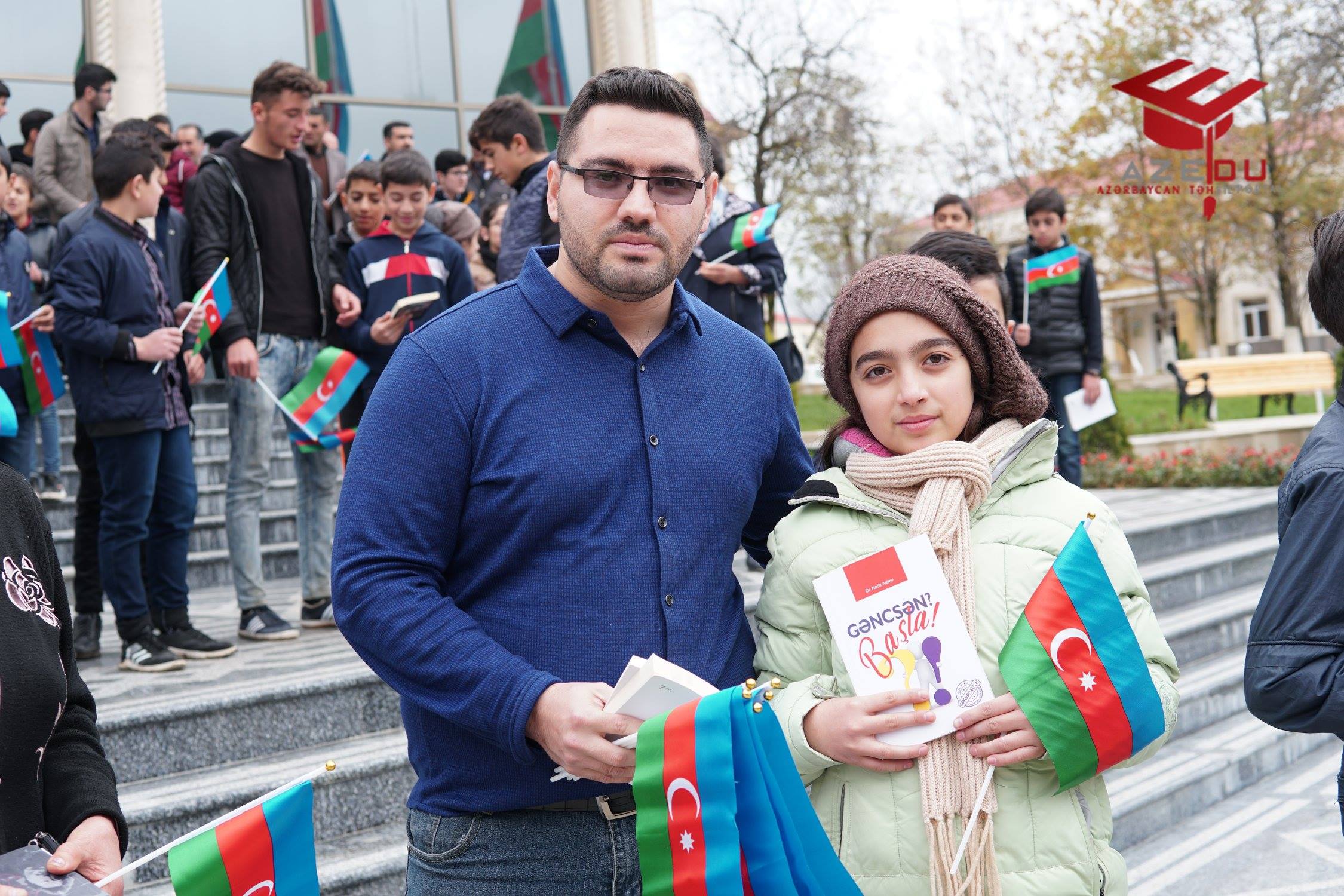 AzEdu.az təhsil portalı Bayraq günündə Lerik məktəblilərinə kitablar payladı - FOTOLAR