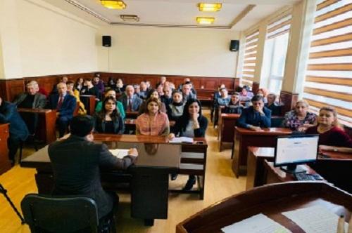 Universitetdə dillə bağlı fərman müzakirə edildi