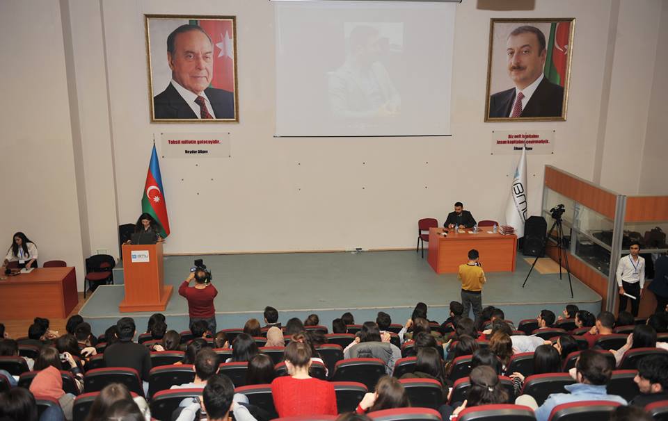 Tanınmış yazıçı tələbələrə zamanı doğru idarənin sirrlərini açdı- FOTOLAR