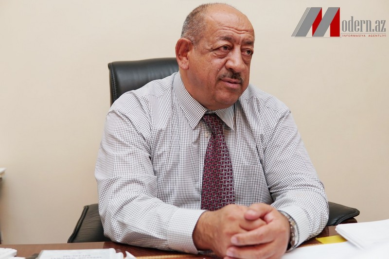 “Müəllimin şagirdi döyməsinə yaxşı baxıram” - Bayram Səfərov