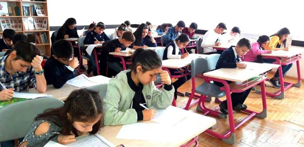 Bakı məktəbliləri biliklərini sınayıblar