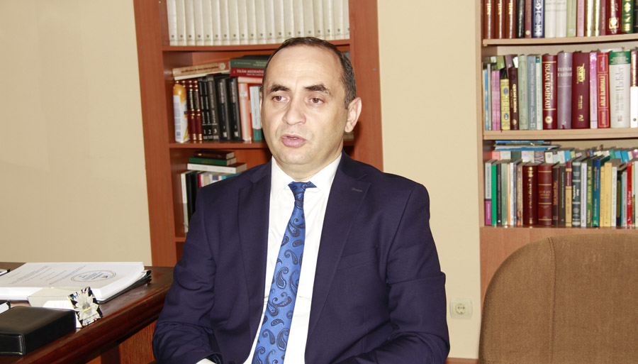 “İngilis və rus dilini bilən neçə ilahiyyatçımız var?!” - Rektor