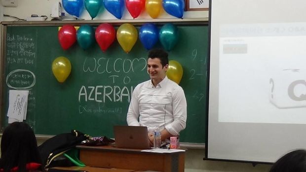 Koreyayada Azərbaycan haqqında dərs deyən  Masallı gənci - FOTO