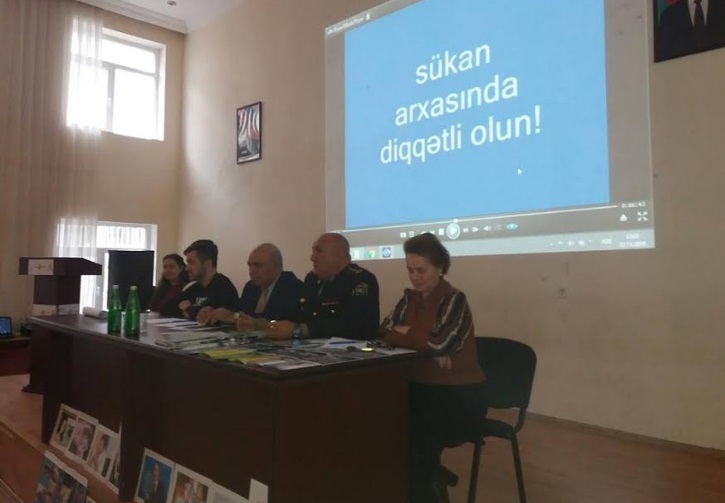 Şagirdlər yol hərəkəti qaydaları ilə bağlı maarifləndirildi    