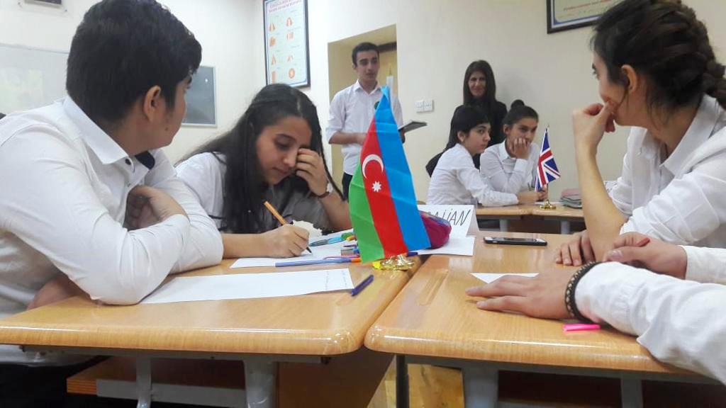 Valideyinlər şagirdlərin dərsini izlədilər