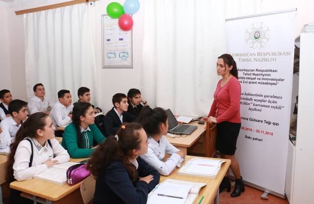 34 məcburi köçkün şagirdin cəlb olunduğu fizika kursları yekunlaşdı