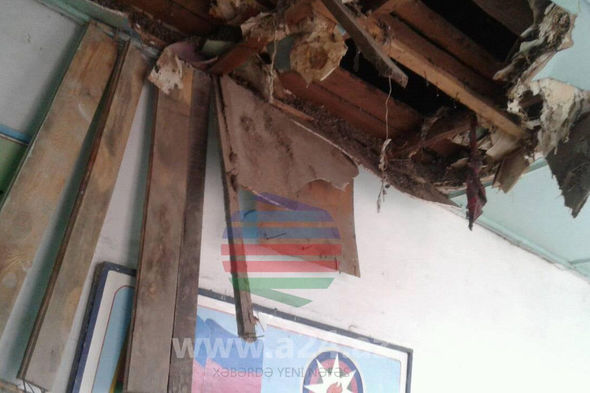Azərbaycanda dərs  vaxtı məktəbin tavanı uçdu - FOTO