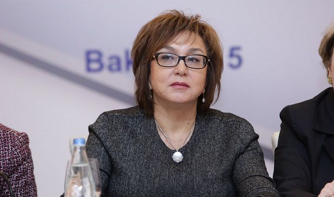 Məleykə Abbaszadə müəllimlərə irad tutdu: “Bəzən müəllimlər də bu işdə iştirak edirlər”