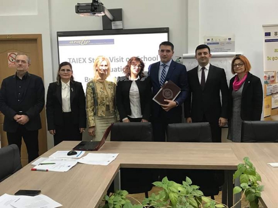 Müəllimlərmiz Buxarestdə şagirdlərin qiymətləndirmə təcrübəsini öyrəniblər