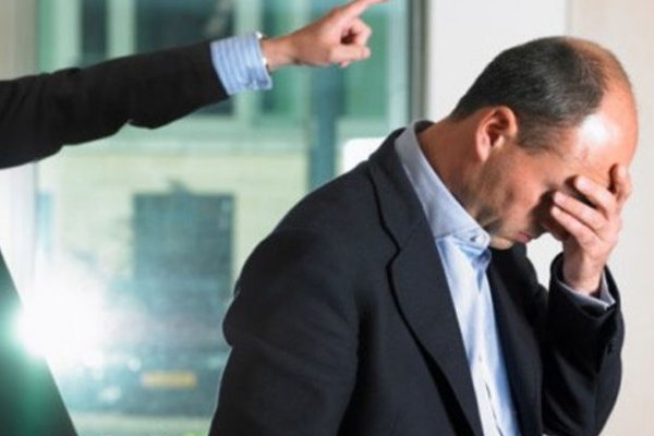 Müəllimlə şagird arasındakı davaya görə direktor nazirliyə çağırıldı