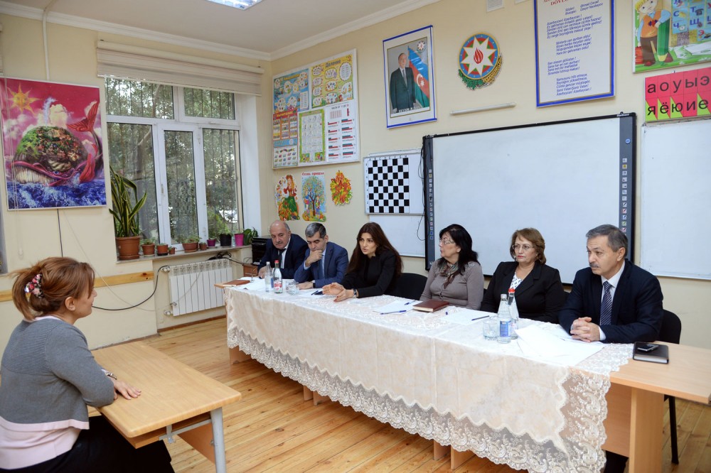 İki rayon üzrə müəllim və valideynlərin müraciətləri dinlənilib  