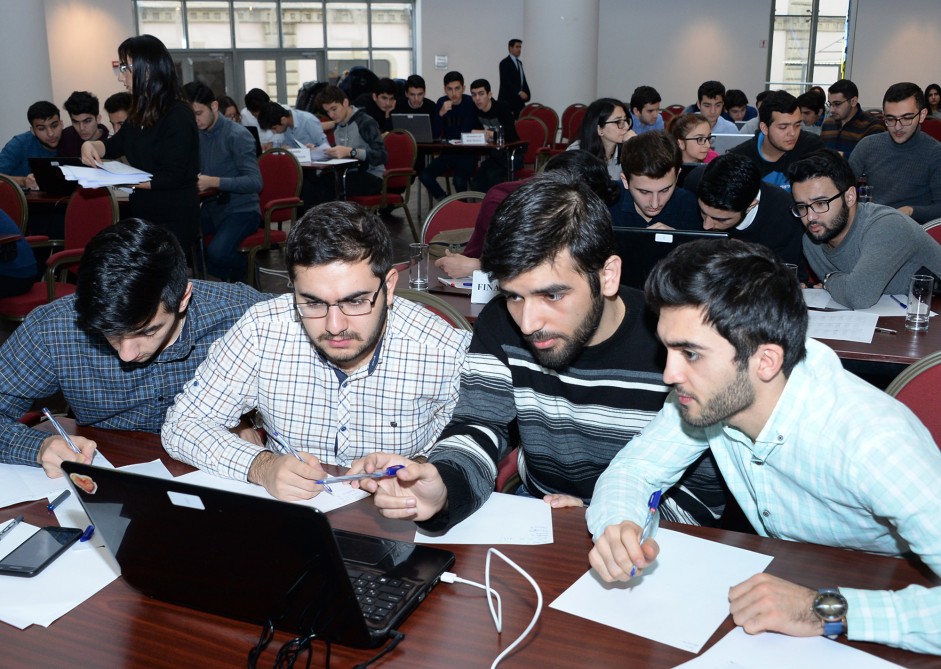UNEC tələbələri yarışda ilk üç yerin qalibi oldu - FOTO