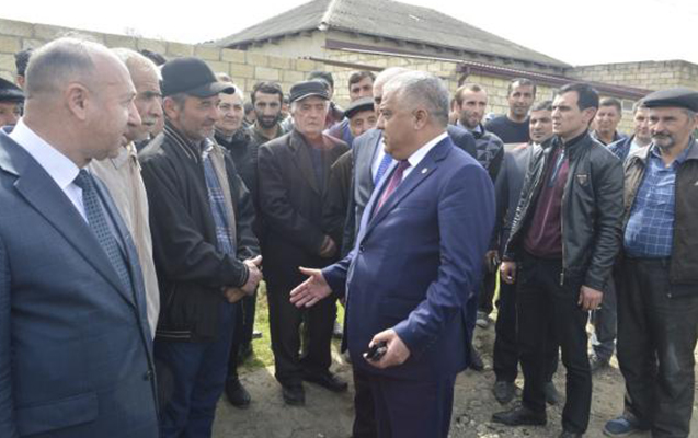 Qubanın icra başçısı yanan məktəbə gəldi