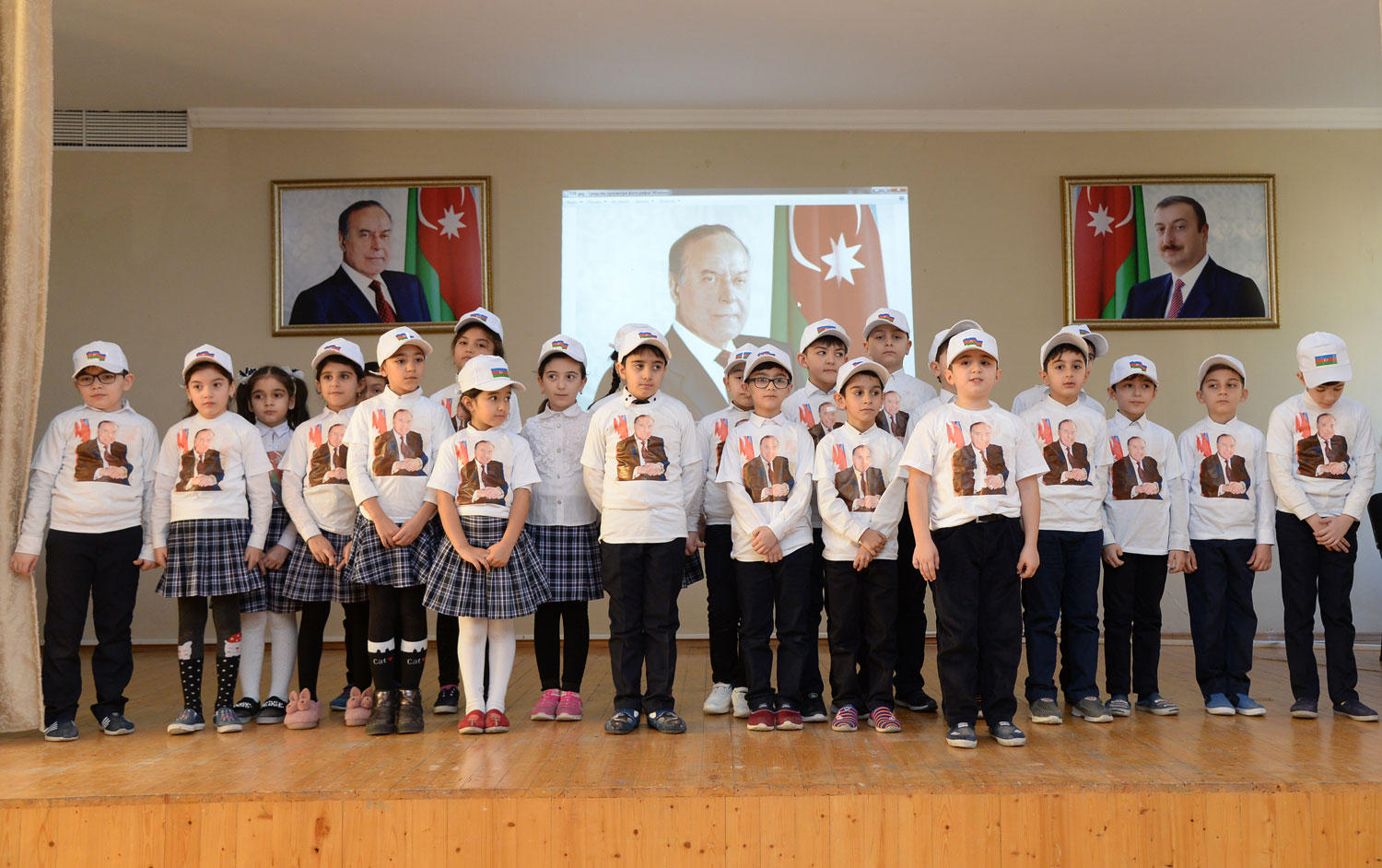 Məktəblərdə Heydər Əliyevin anım günü qeyd edilir  - FOTO
