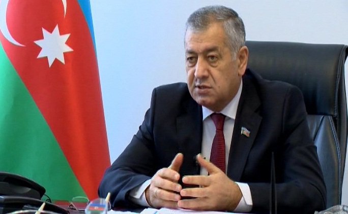 “Alimlərimiz bacarıqlarını beynəlxalq arenada göstərə bilmirlər” – Vahid Əhmədov   