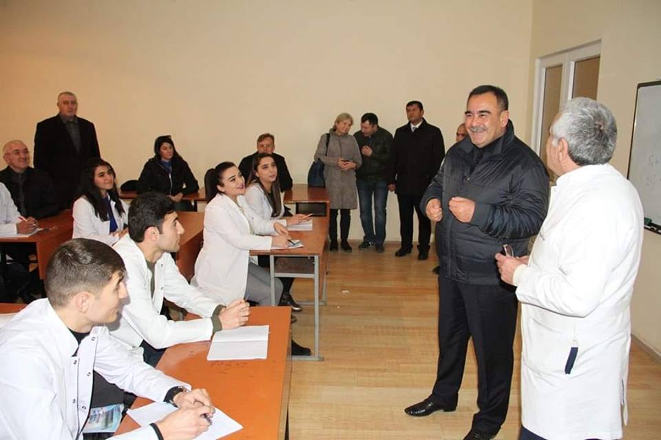  Rektor  tələbəsinə   görə  sosial  şəbəkə  istifadəçilərinə  müraciət etdi – Azərbaycanda