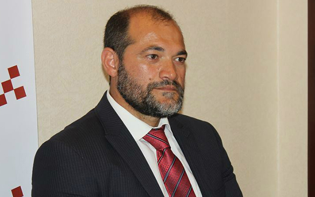 “Oradan-buradan oğurlayıb  gündə bir kitab çap etməklə alimlik olmur”– Razi Nurullayevin sərt “təhsil resepti”  