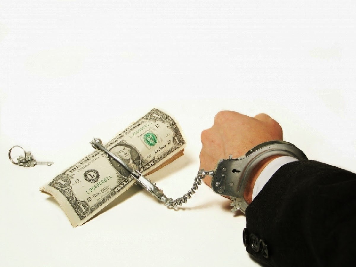 Məktəb direktorundan rüşvət alan sayt rəhbər həbsdə qaldı