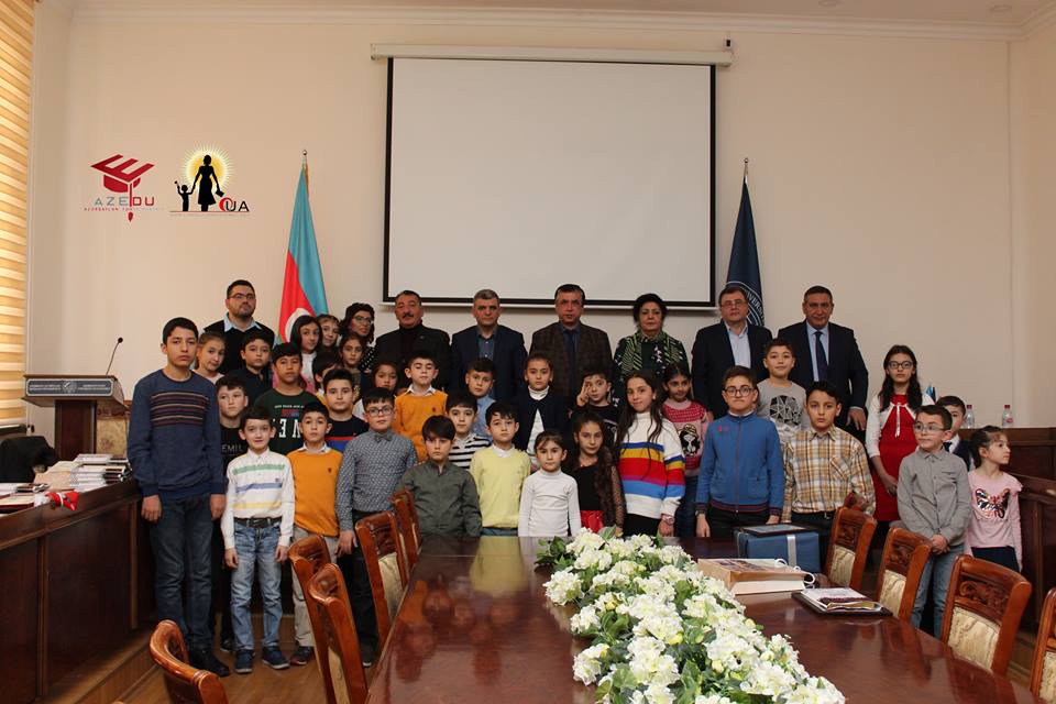 Deputat, şair və naşirlərin uşaqlara yüksək bal yazdıqları “imtahandan” FOTOLAR –Kitablaşan uşaqlıq  