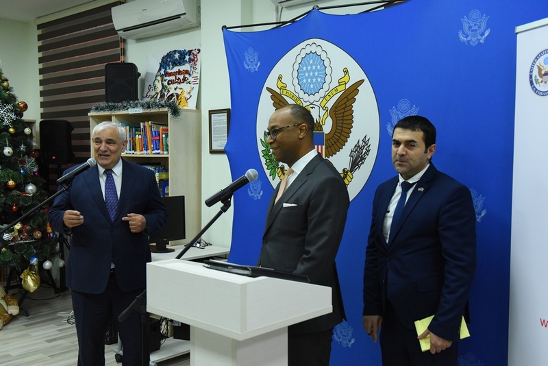 ABŞ diplomatı ADU-nun “Səfir saatı”nda tələbələrlə görüşdü    