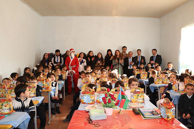 Azərbaycan Universitetinin “Kənd məktəblisinə dəstək” layihəsi davam edir  