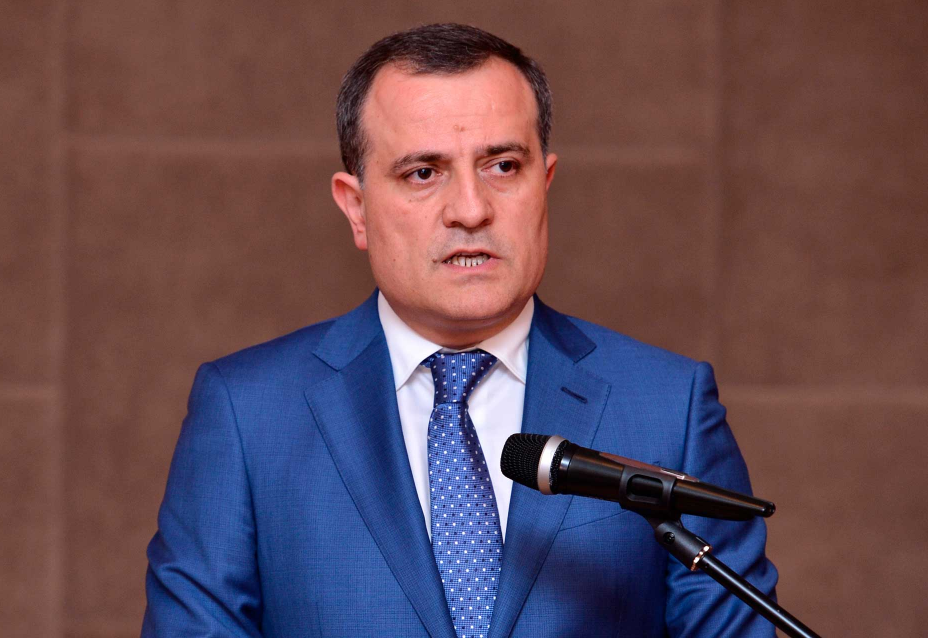 Nazir şagirdlərə əlavə fənnlərin tədris olunması ilə bağlı iradlara cavab verdi