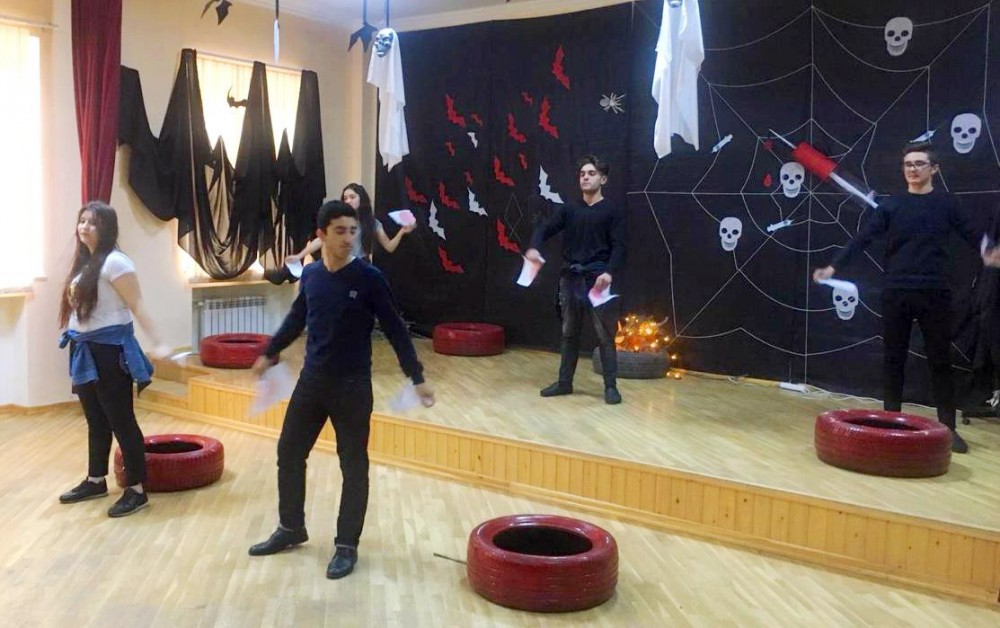 Məktəblilər narkomaniyanın fəsadlarına dair maarifləndirici səhnəciklər göstəriblər