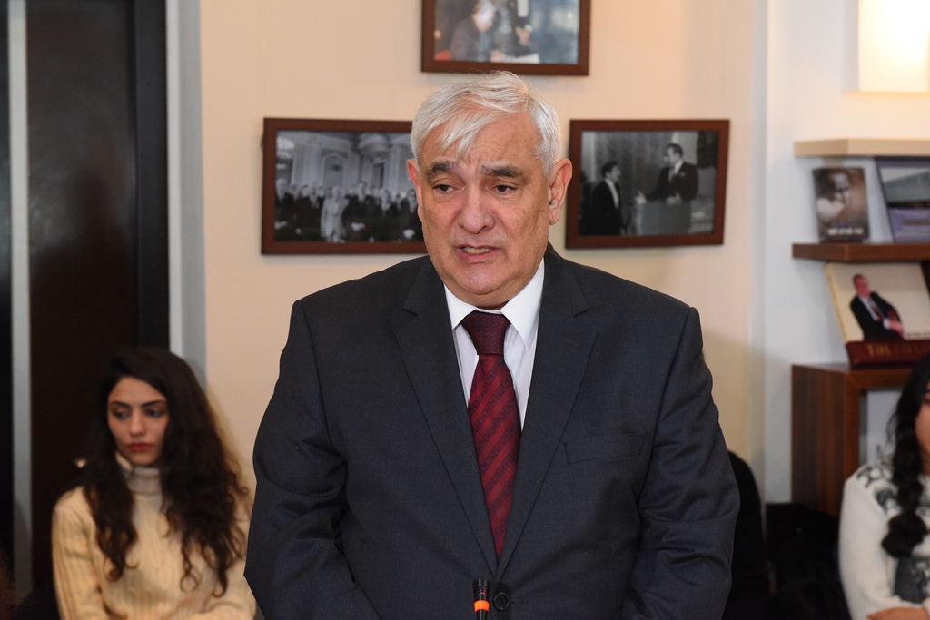 Hüseyn Cavidin əsərləri özbək dilində 