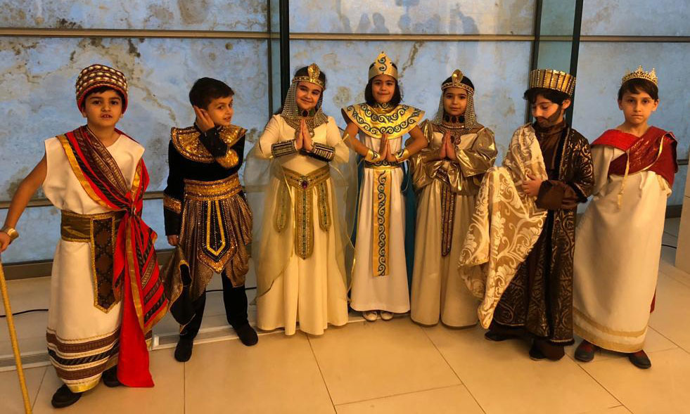 Məktəblilər dünya diplomatiya tarixinə həsr olunmuş tamaşa göstəriblər - FOTO