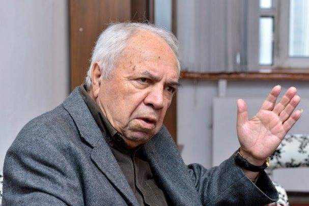 “Bəzi rektorlar gələndə mərtəbəni bağlayırlar ki, birdən tələbəylə qarşılaşıb, çəkisi düşər” – Fazil Mustafa  
