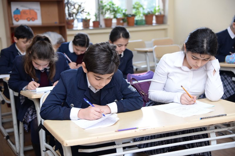 Bakı məktəblərində monitorinq imtahanları keçirilib    