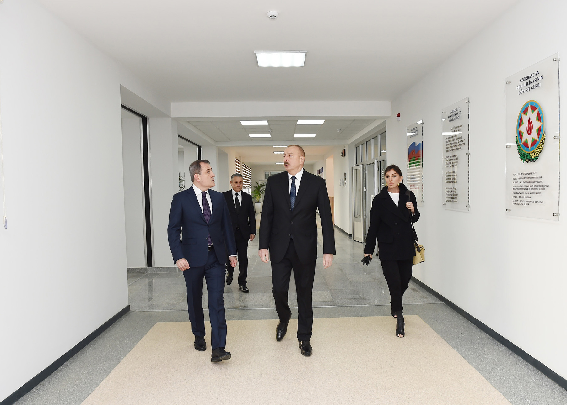 Prezident və xanımı Bakıda orta məktəbin açılışını etdi - FOTO  