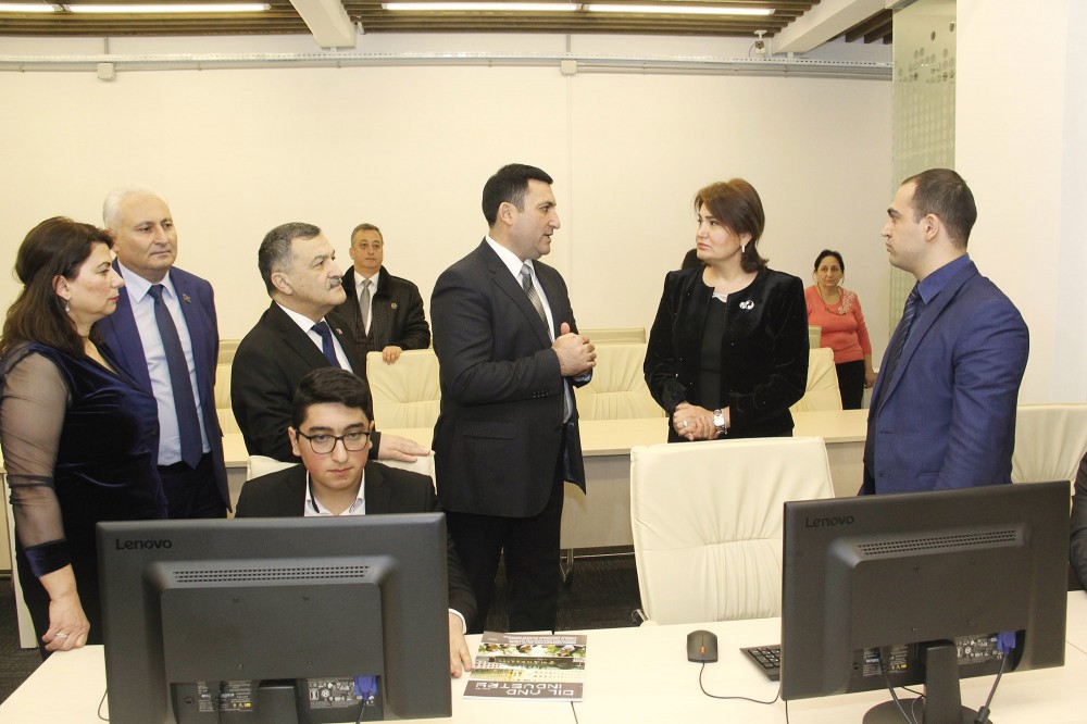 Daha bir universitetdə elektron kitabxana istifadəyə verildi