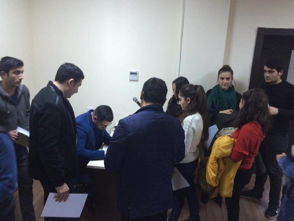 Gəncədə AzEdu.az əməkdaşının imza günü keçirildi - FOTOLAR