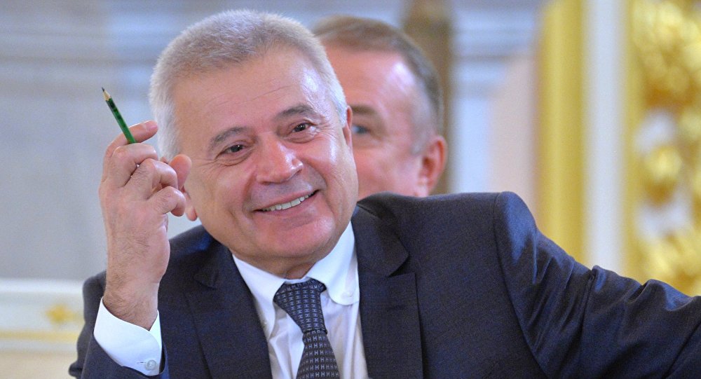 Rəhbərlik etdiyi kompaniya haqqında doktorluq dissertasiyası yazan azərbaycanlı milyarder – DOSYE  