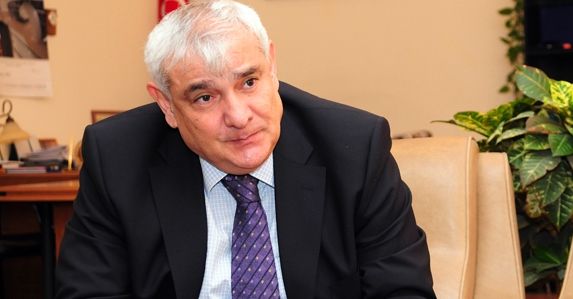 Kamal Abdulla dekana töhmət verdi, müəllimi isə imtahandan kənarlaşdırdı