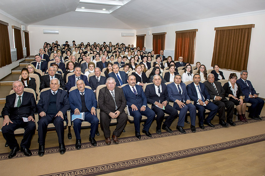 Rektor müəllimləri topladı, tapşırıqlar verdi   