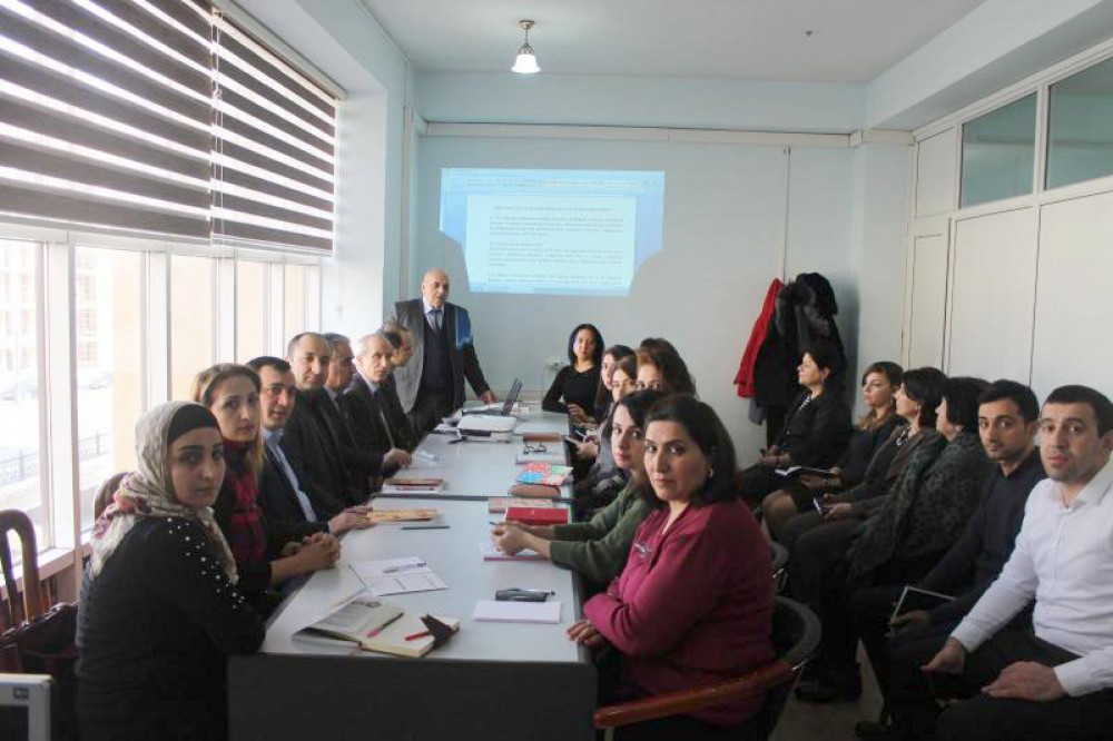 VIII sinifin “Kimya” dərsliyi müzakirə edildi