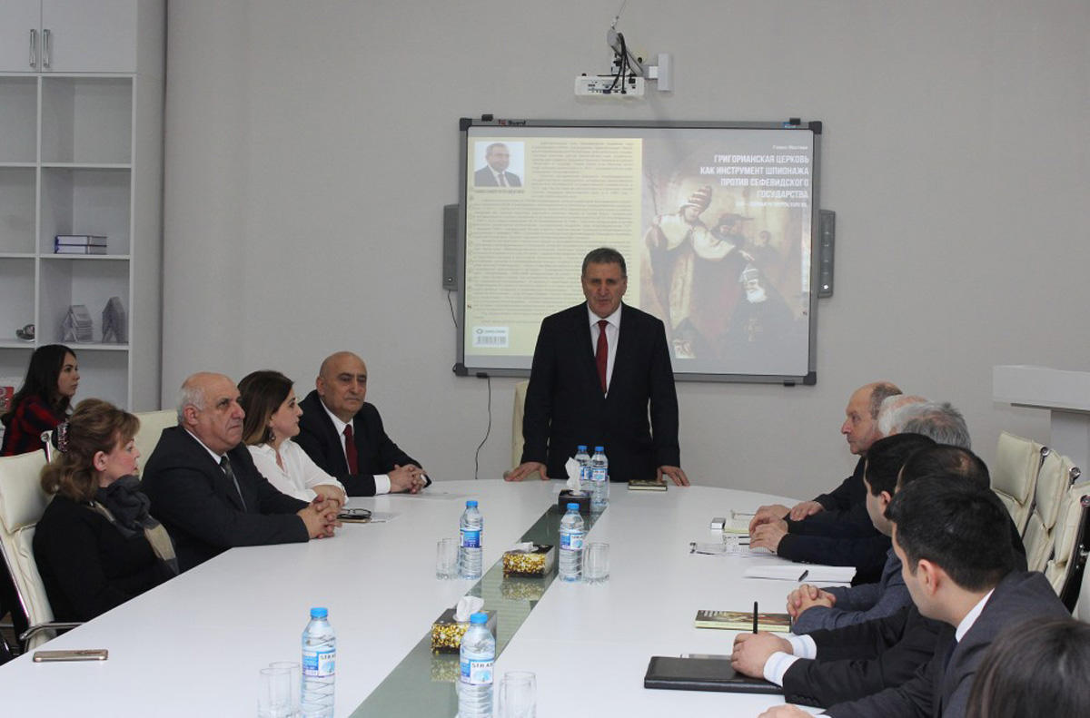 Ramiz Mehdiyevin Qriqorian kilsəsi haqda kitabına təqdimat keçirilib    