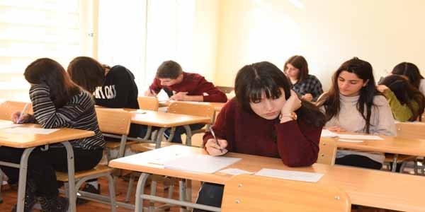 Universitetlərdə qış imtahanları: yazılı, şifahi, test üsulu - Tələbələr nəzarətçilərdən NARAZIDIR      