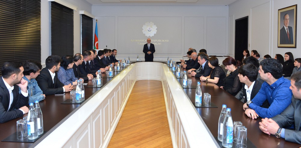 Təhsil Nazirliyi bir qrup şəxsi mükafatlandırdı - FOTO  