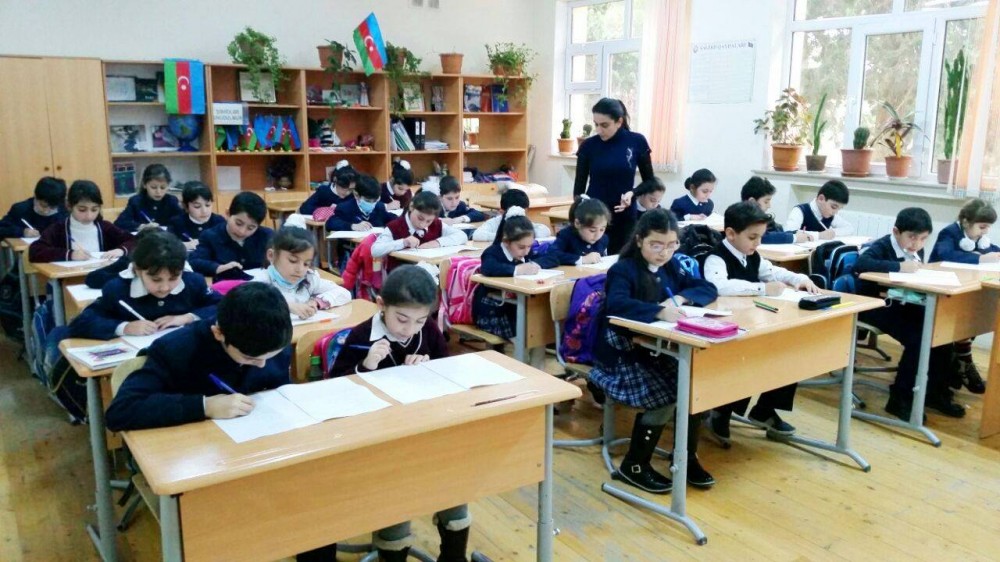 Məktəblərdə 1-ci yarımil üzrə yekun qiymətləndirmə aparılır    