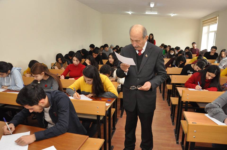 İctimai Şuranın üzvləri ali məktəbdə imtahanların gedişini izləyib - FOTO