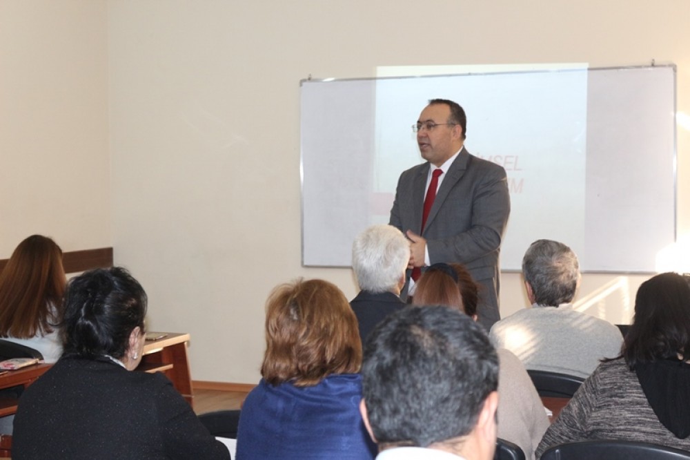 Səlcuq Universitetinin professoru UNEC-də  